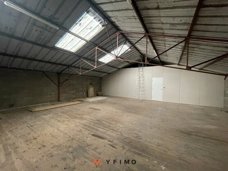 Local d'activités dans Septeuil à vendre - Photo de l’immeuble – Image 3 sur 7