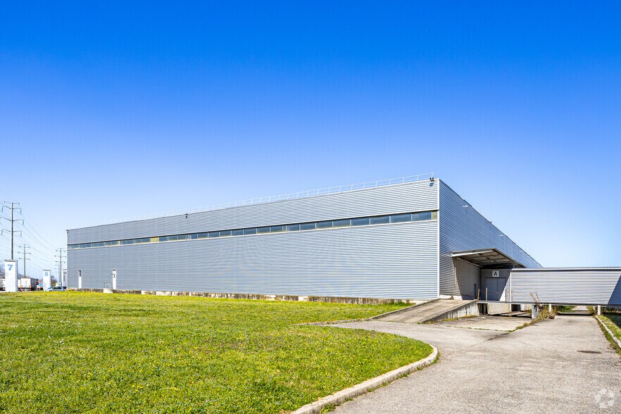 30 Rue Du Traité De Rome, Mions à louer - Photo de l’immeuble – Image 2 sur 4