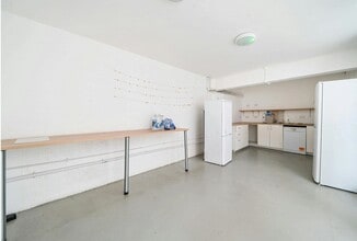 Alliance Rd, Londres à louer Photo intérieure– Image 2 sur 2