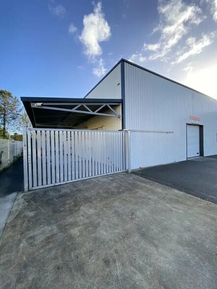 Local d’activités dans La Teste-de-Buch à louer - Photo de l’immeuble – Image 2 sur 9