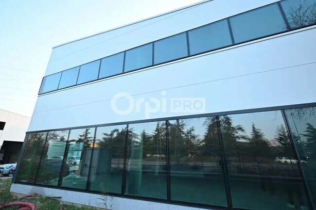 Plus de détails pour Bureau, Local d'activités à louer