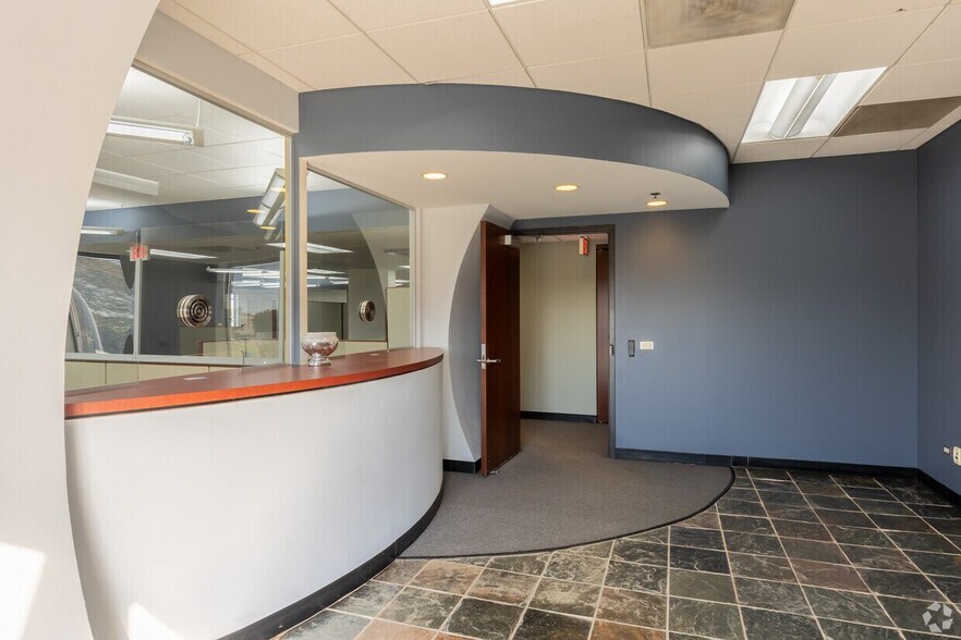 455 Kehoe Blvd, Carol Stream, IL à louer - Photo de l’immeuble – Image 2 sur 6