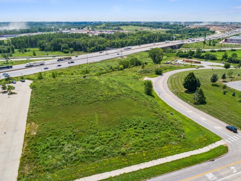 2830 Commerce Dr, Coralville, IA à vendre - Photo de l’immeuble – Image 2 sur 14