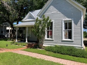 7 N Main St, Salado, TX à louer Photo de l’immeuble– Image 1 sur 6