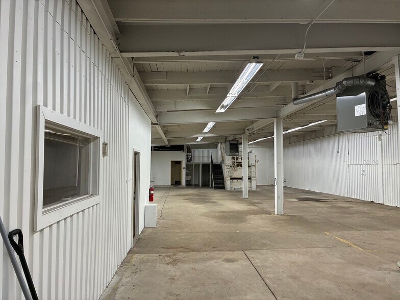 2445 W 24th Pl, Chicago, IL à louer - Photo de l’immeuble – Image 2 sur 4