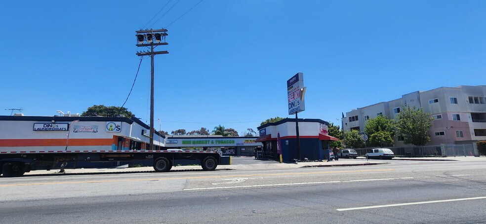 10122-10124 S Figueroa St, Los Angeles, CA à louer - Photo de l’immeuble – Image 1 sur 11