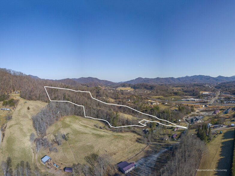 74 Buckeye Cove Rd, Canton, NC à vendre - Photo de l’immeuble – Image 2 sur 12