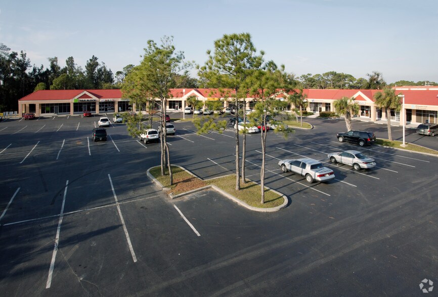 13971 N Cleveland Ave, North Fort Myers, FL à louer - Photo de l’immeuble – Image 2 sur 27