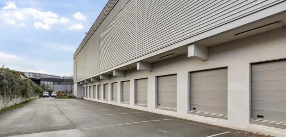 11 Chemin De Crèvecoeur, Saint-Denis à louer - Photo de l’immeuble – Image 1 sur 3