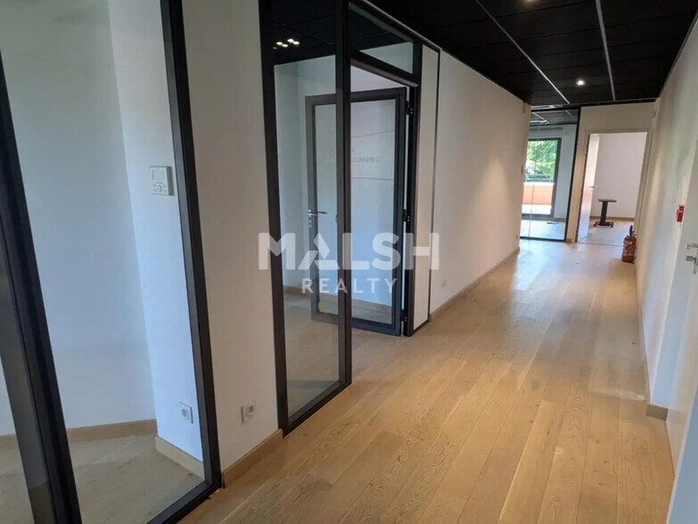 Bureau dans Condrieu à vendre - Photo de l’immeuble – Image 1 sur 3