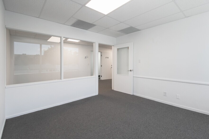 1021 E Walnut St, Pasadena, CA à louer - Photo de l’immeuble – Image 3 sur 42