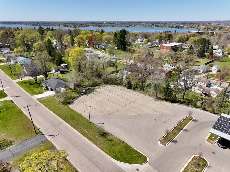 208 Robertson St, Cadillac, MI à vendre - Photo principale – Image 1 sur 8