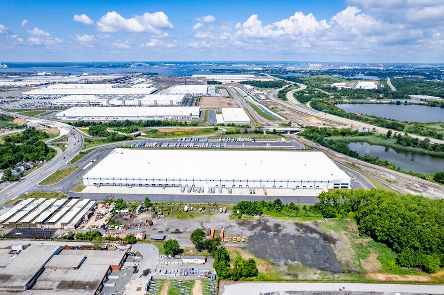 2100 Sparrows Point Rd, Baltimore, MD à louer - Photo de l’immeuble – Image 3 sur 6