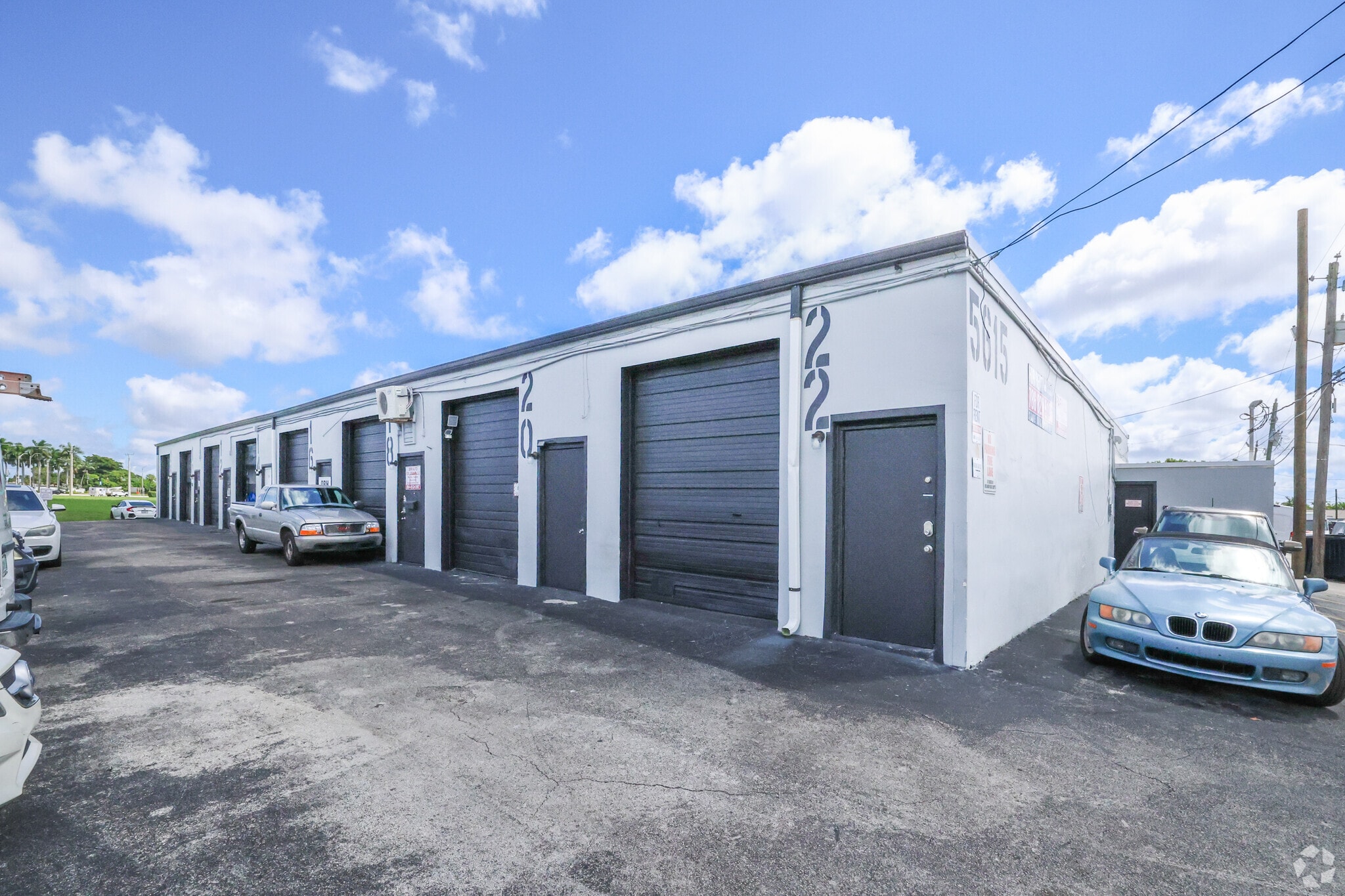 5615 NW 8th St, Margate, FL à vendre Photo principale– Image 1 sur 17