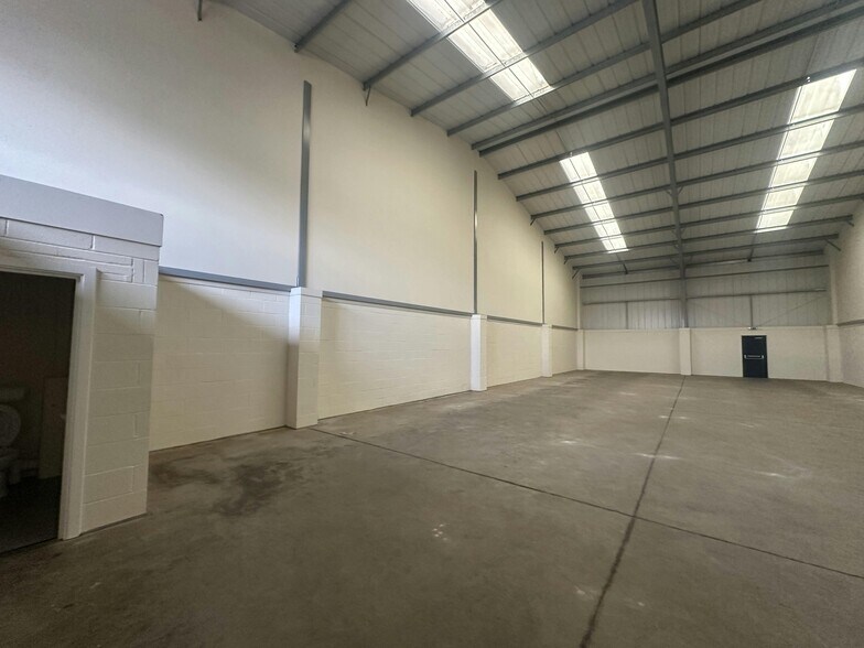 Southern Rd, Aylesbury à louer - Photo de l’immeuble – Image 2 sur 6