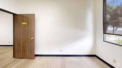 1661 N Raymond Ave, Anaheim, CA à louer Numérisation 3D Matterport– Image 1 sur 7