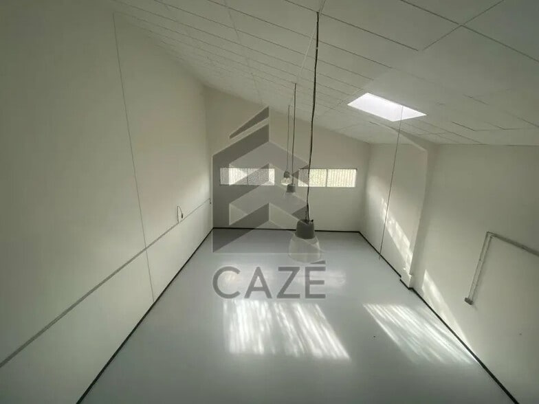 Bureau dans Floirac à louer - Photo de l’immeuble – Image 2 sur 7