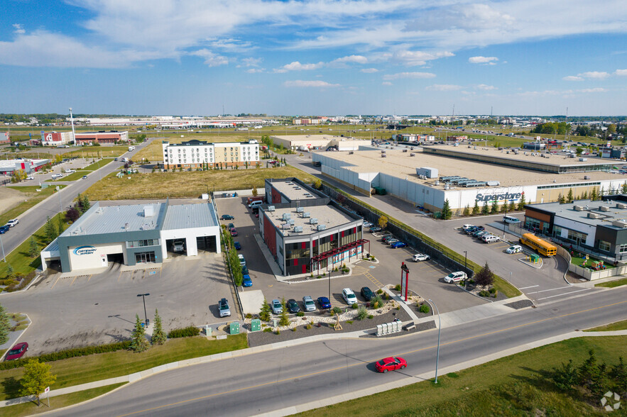 28 Gateway Dr NE, Airdrie, AB à louer - Aérien – Image 2 sur 5
