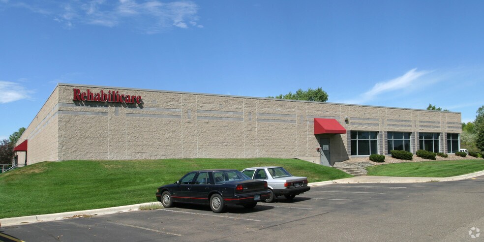 1811 NW Old Highway 8, New Brighton, MN à louer - Photo de l’immeuble – Image 2 sur 7