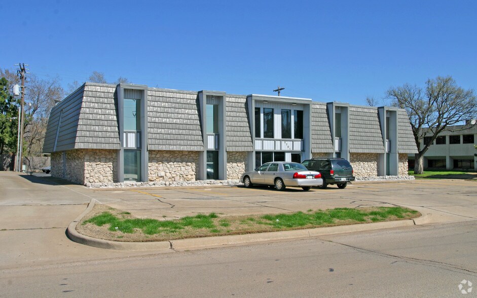 2701 NW 39th St, Oklahoma City, OK à louer - Photo de l’immeuble – Image 2 sur 4