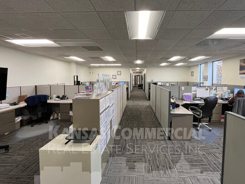 901 NE River Rd, Topeka, KS à louer - Photo intérieure – Image 2 sur 4