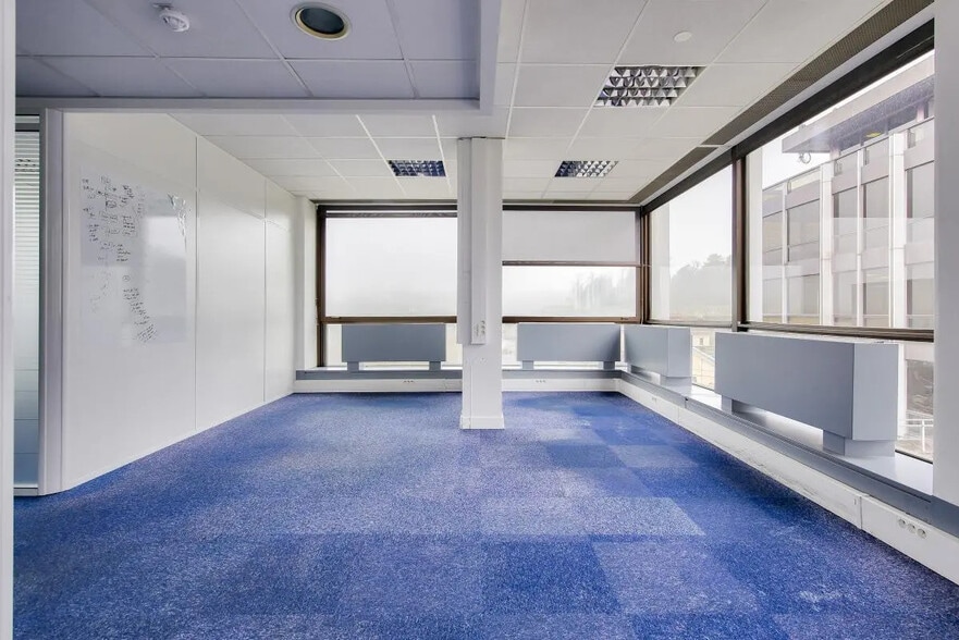 Bureau dans Saint-Cloud à vendre - Photo de l’immeuble – Image 2 sur 8