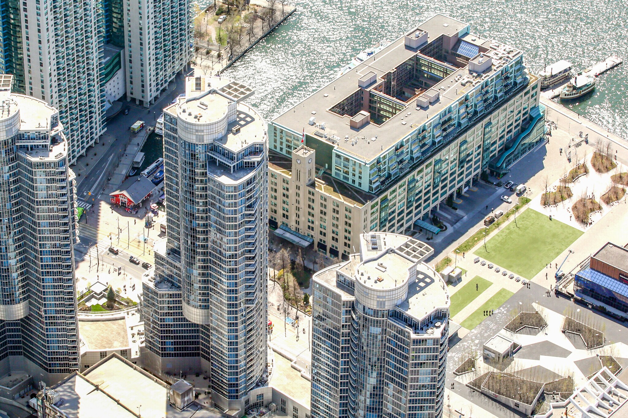 207 Queens Quay W, Toronto, ON à louer Aérien– Image 1 sur 2