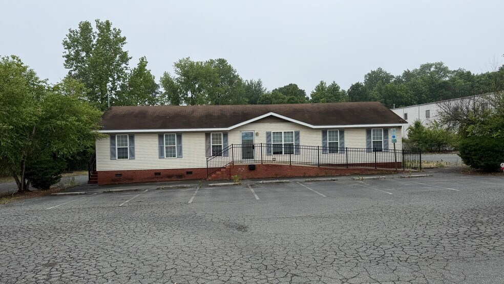 227 Atando Ave, Charlotte, NC à louer - Photo de l’immeuble – Image 3 sur 4