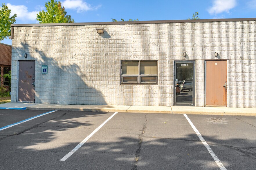 510 Montauk Hwy, West Islip, NY à louer - Photo de l’immeuble – Image 2 sur 17