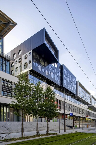 155-161 Boulevard Macdonald, Paris à louer - Photo de l’immeuble – Image 2 sur 3