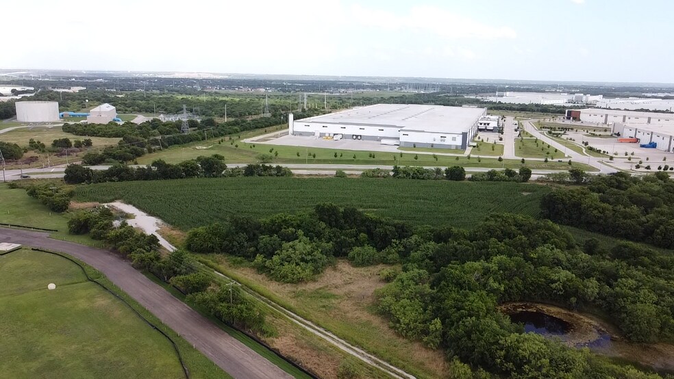 5810 Oak Grove Rd, Fort Worth, TX à vendre - Photo de l’immeuble – Image 3 sur 8