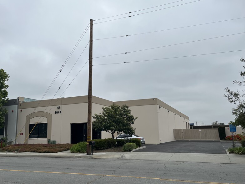 8047 Redwood Ave, Fontana, CA à louer - Photo de l’immeuble – Image 1 sur 6