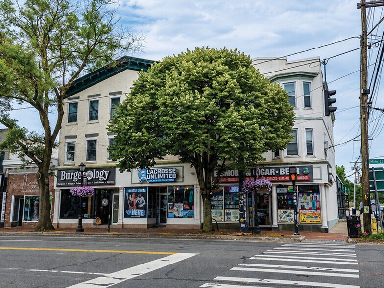 308-312 Main St, Huntington, NY à vendre - Photo de l’immeuble – Image 1 sur 7