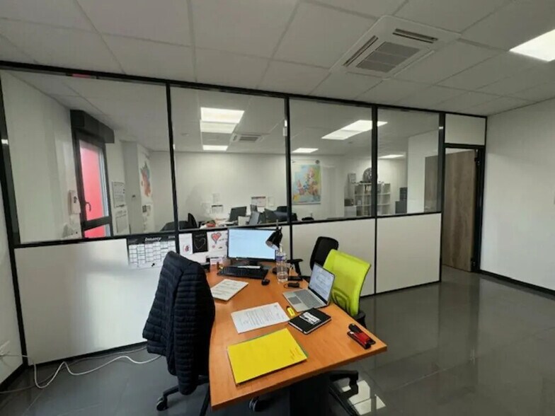 Bureau dans Villefranche-sur-Saône à louer - Photo de l’immeuble – Image 2 sur 4