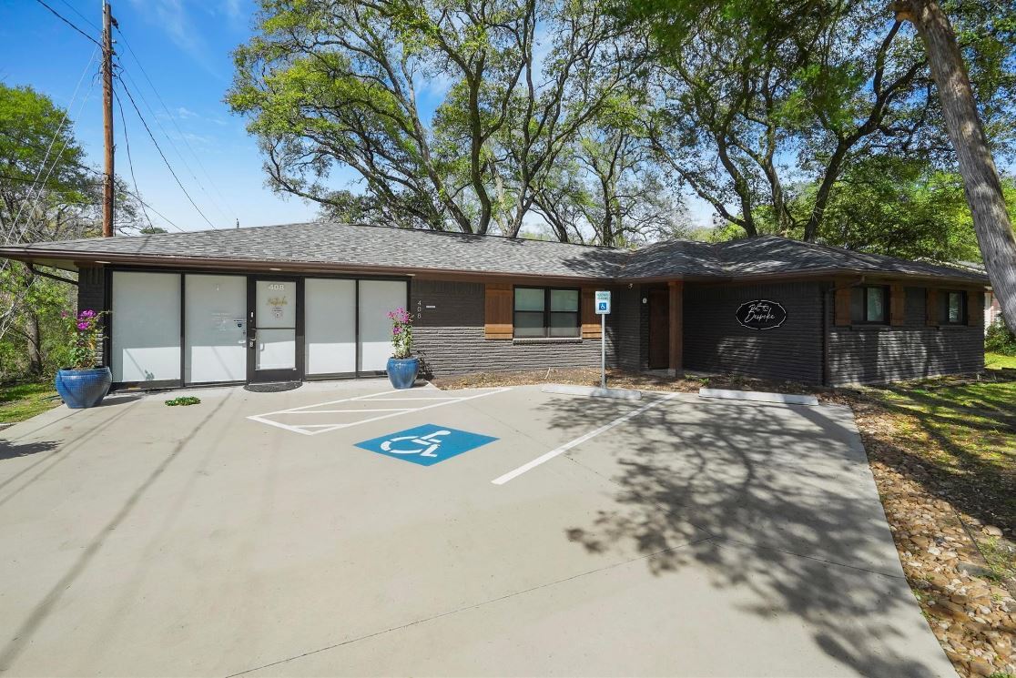 408 Wilson Rd, Conroe, TX à louer Photo de l’immeuble– Image 1 sur 16