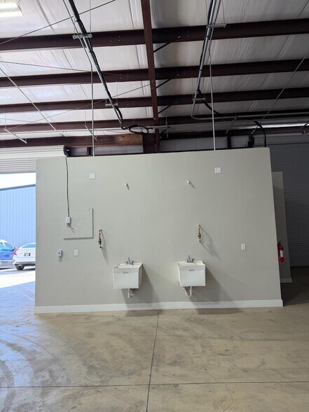 421 N 5500 W, Hurricane, UT à louer - Photo de l’immeuble – Image 2 sur 10