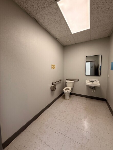 5407 S McColl Rd, Edinburg, TX à louer - Photo de l’immeuble – Image 3 sur 8