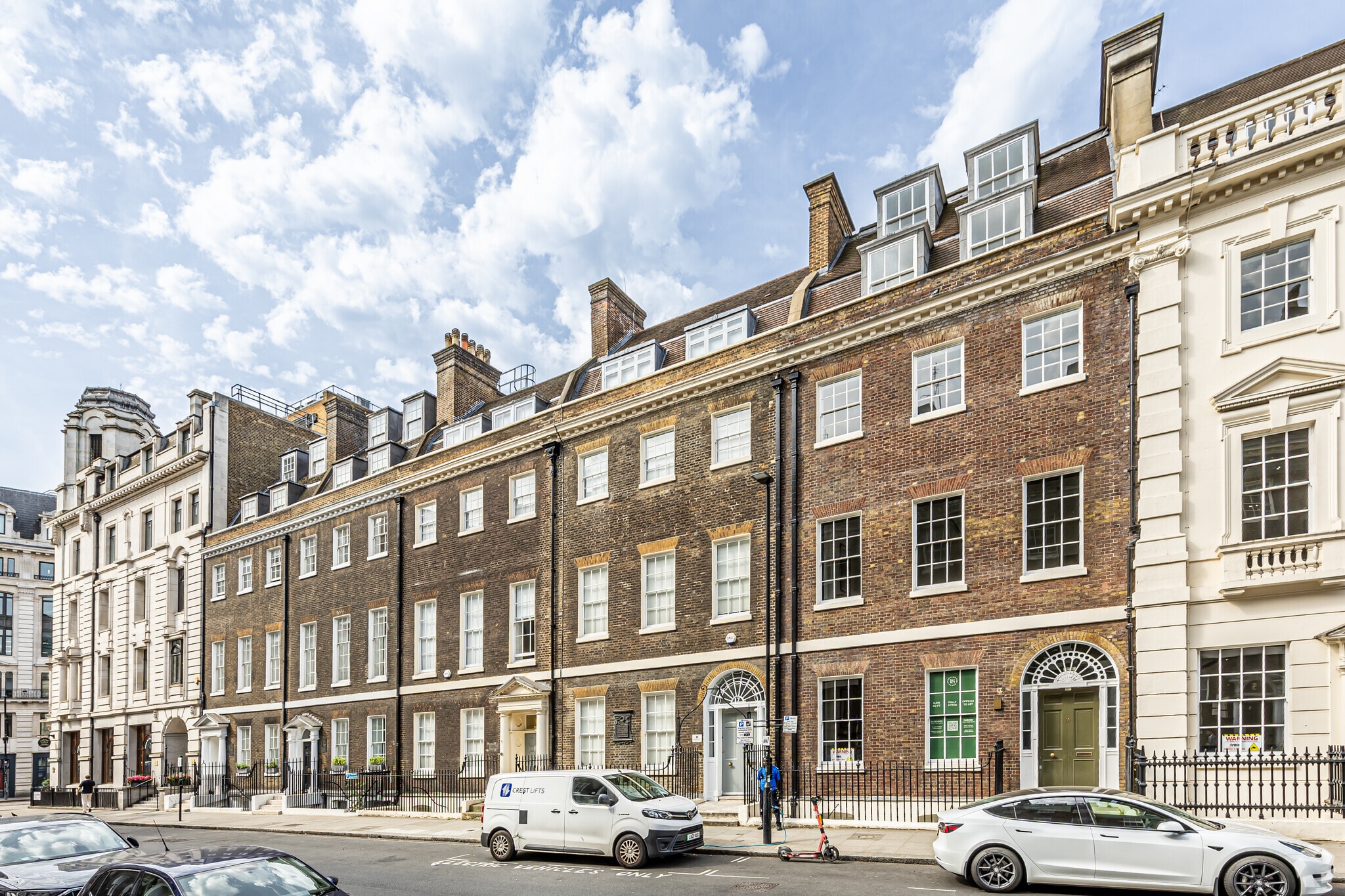 16-19 Southampton Pl, Londres à louer Photo principale– Image 1 sur 4