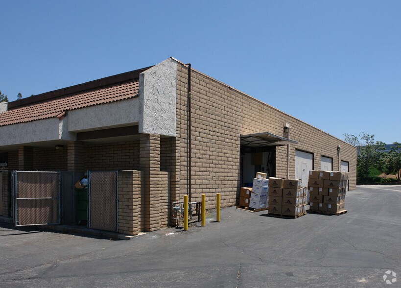 10759 Woodside Ave, Santee, CA à louer - Photo de l’immeuble – Image 2 sur 2