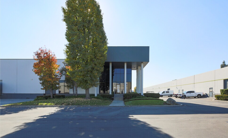 3412-3422 Garfield Ave, Commerce, CA à louer - Photo de l’immeuble – Image 2 sur 2