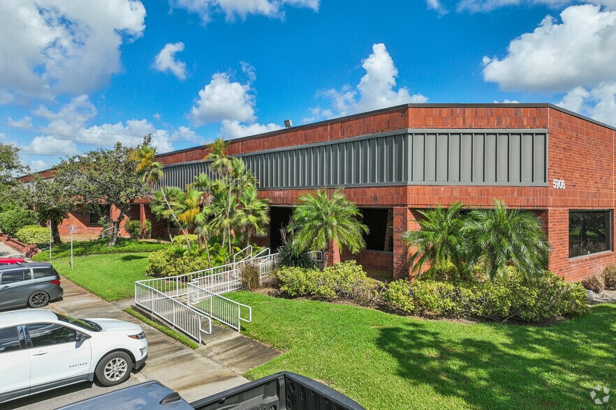 5802 Breckenridge Pky, Tampa, FL à louer - Photo de l’immeuble – Image 3 sur 15