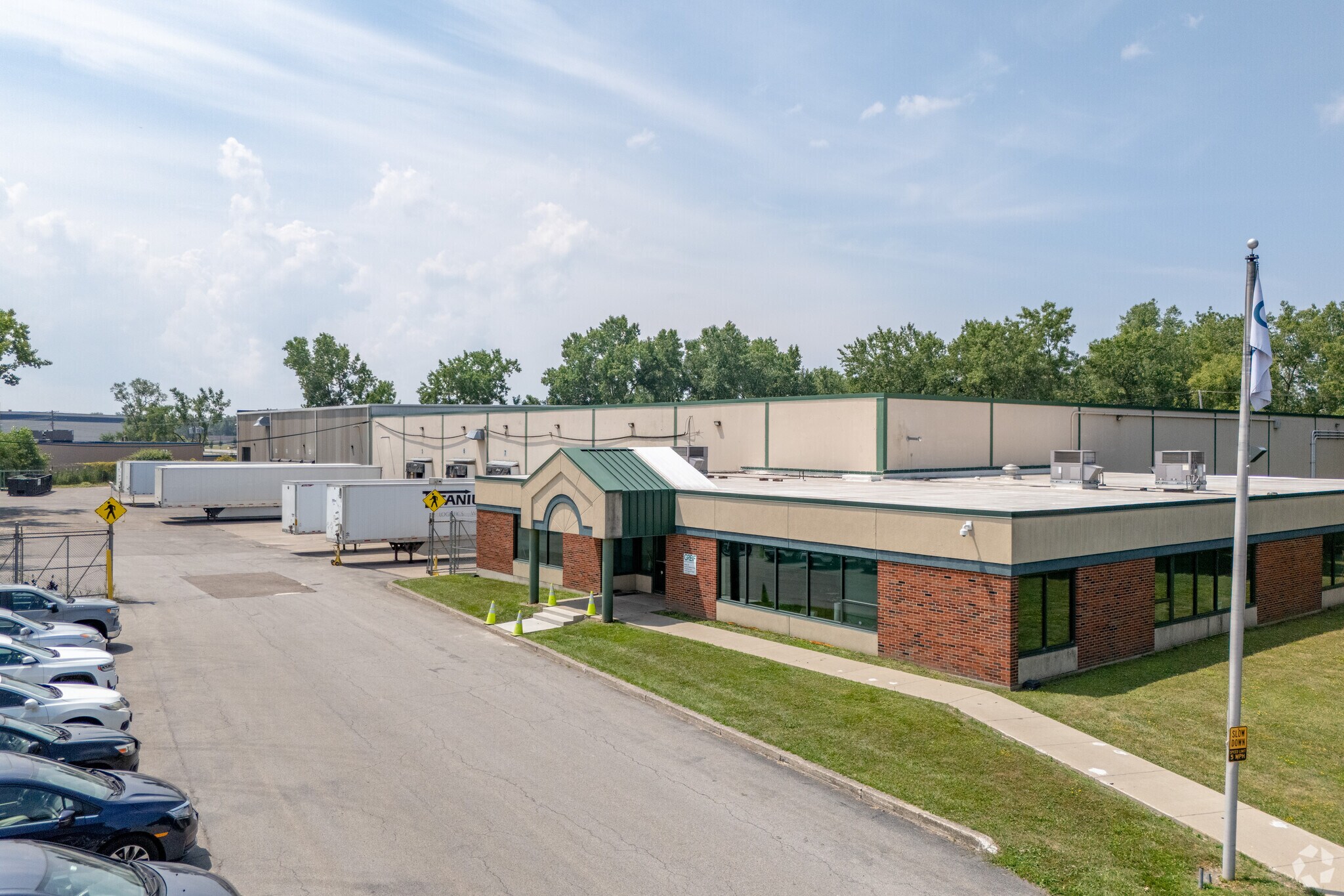 25 Dewberry Ln, Cheektowaga, NY à vendre Photo principale– Image 1 sur 14