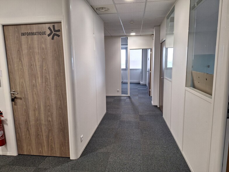 Bureau dans Bordeaux à louer - Photo de l’immeuble – Image 2 sur 11