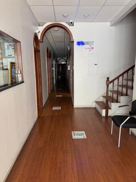 17515 Jamaica Ave, Jamaica, NY à vendre - Photo de l’immeuble – Image 2 sur 20
