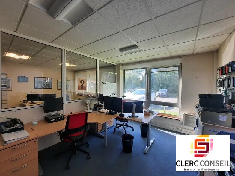 Bureau dans Mont-Saint-Aignan à louer - Photo de l’immeuble – Image 3 sur 7