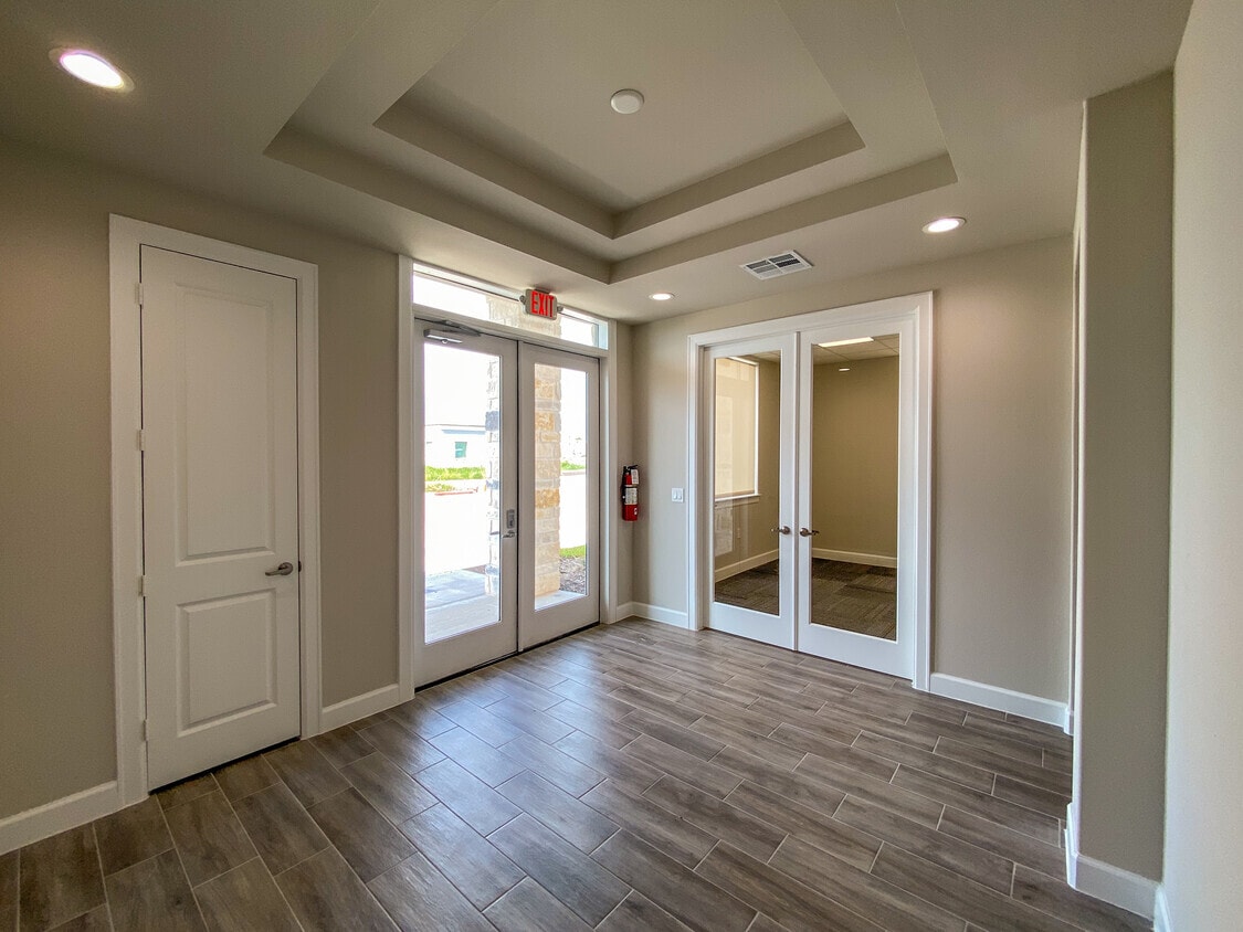 350 Grand Link, Conroe, TX à louer Photo de l’immeuble– Image 1 sur 5