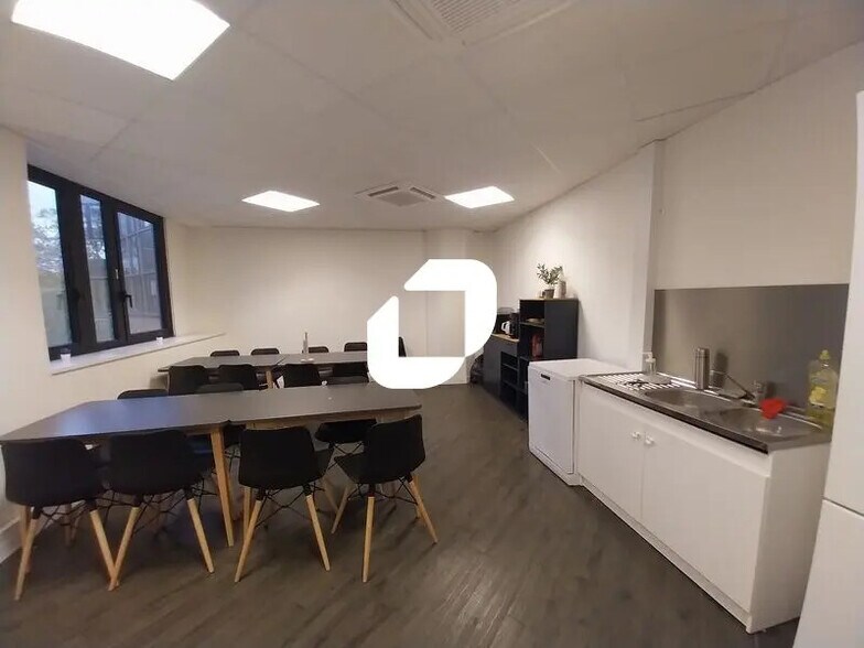 12 Rue Du Fort De Saint-Cyr, Montigny-le-Bretonneux à louer - Photo intérieure – Image 2 sur 7