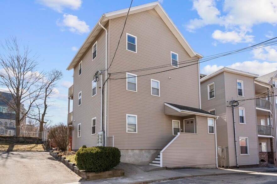 307 Washington Ave, Waterbury, CT à vendre - Photo principale – Image 1 sur 2