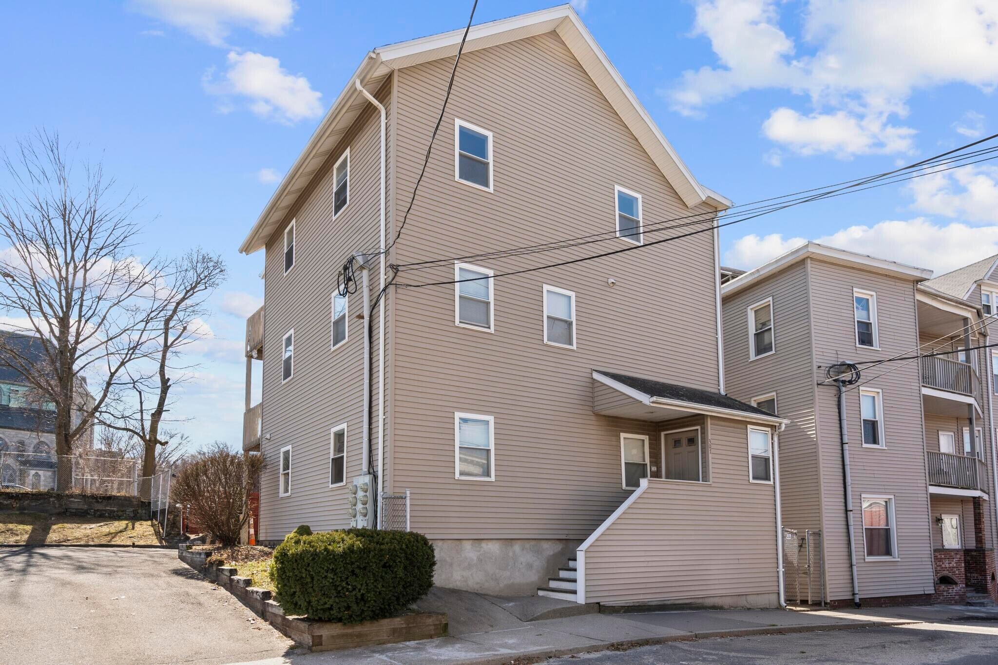 307 Washington Ave, Waterbury, CT à vendre Photo principale– Image 1 sur 3