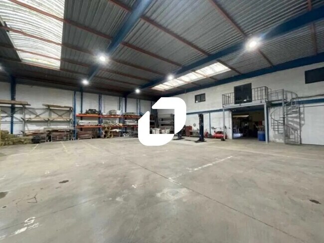 Plus de détails pour 8 Allée Du Grand Pré, Marines - Local d’activités à vendre